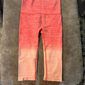 Selling size medium leggings. Brand is Yelete.